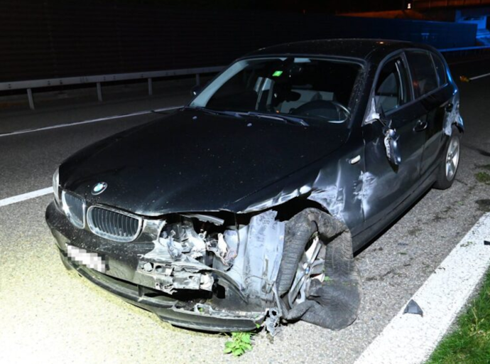 Thal SG / Autobahn A1: Alkoholisierte BMW-Fahrerin (35) verursacht Selbstunfall
